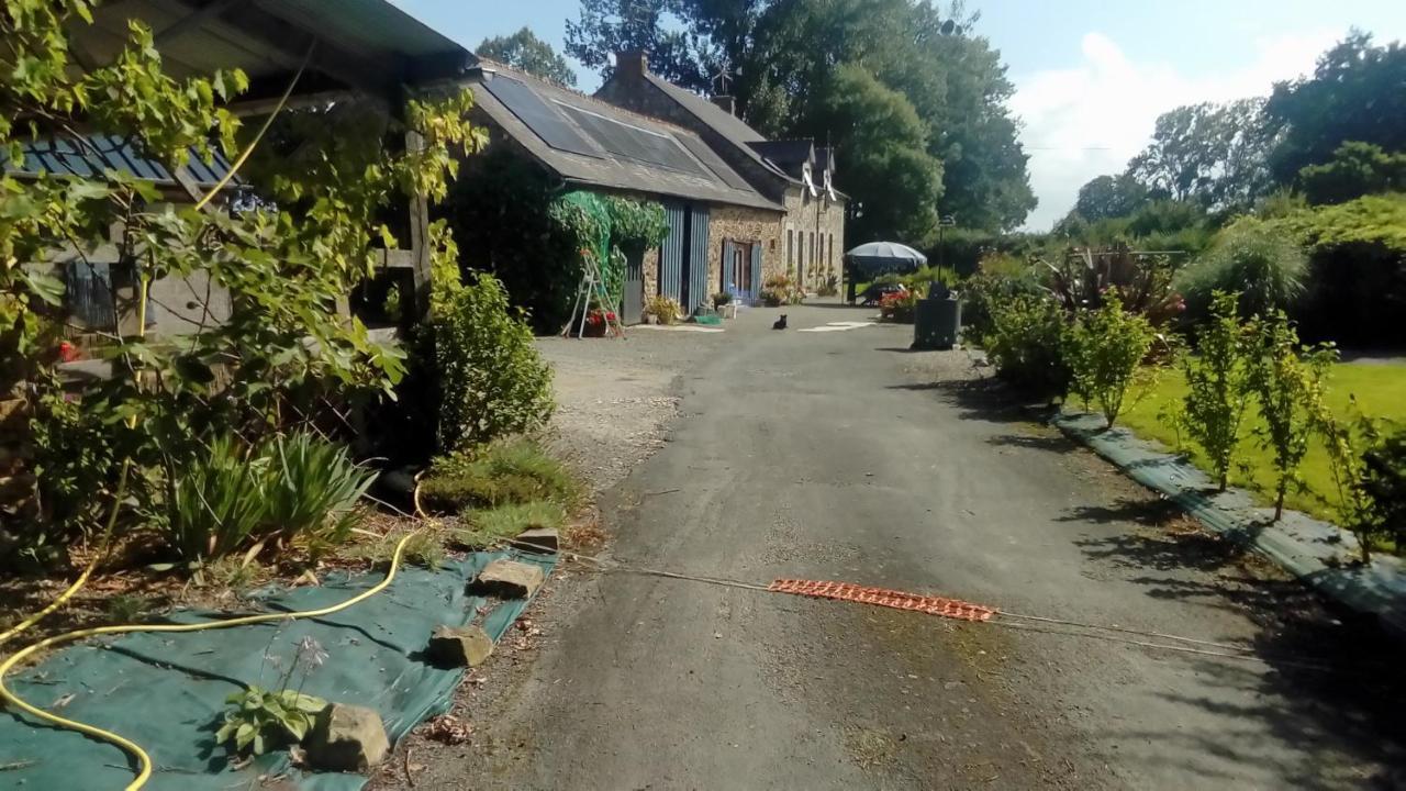 Bienvenue Chez Joelle Et Andre Au 207 Bed & Breakfast Balaze Exterior foto