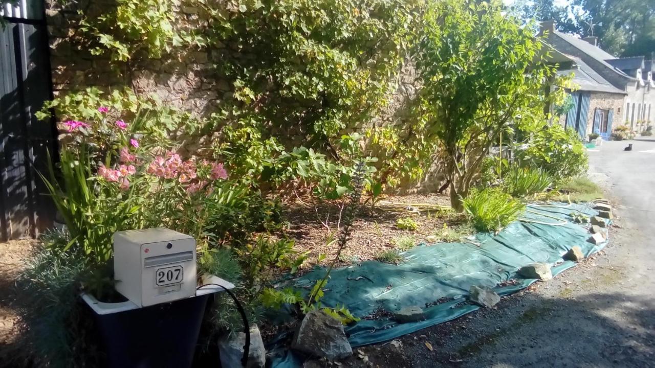 Bienvenue Chez Joelle Et Andre Au 207 Bed & Breakfast Balaze Exterior foto