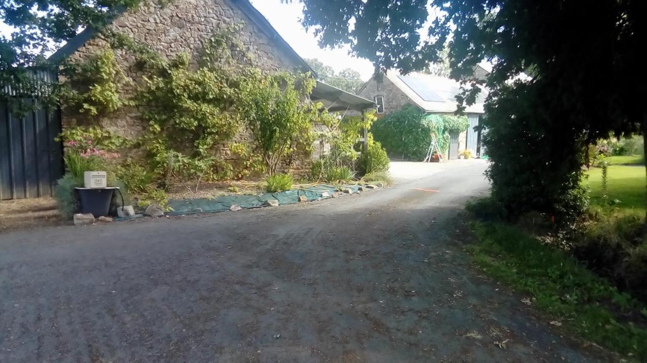Bienvenue Chez Joelle Et Andre Au 207 Bed & Breakfast Balaze Exterior foto